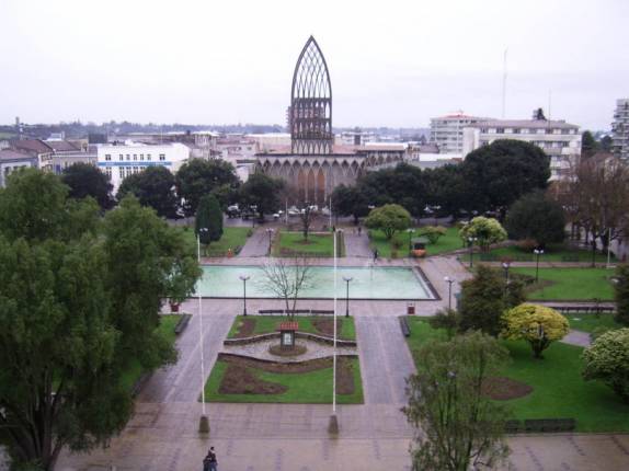 Plaza de Armas de Osorno e a catedral de São Mateus (foto da internet)